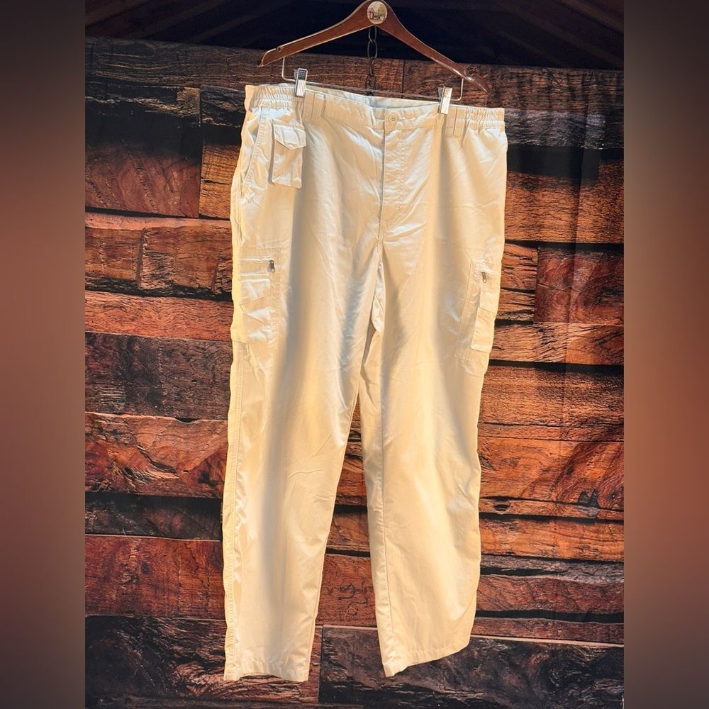 TravelSmith Men's Light Beige Cargo Pants with Multiple Pockets